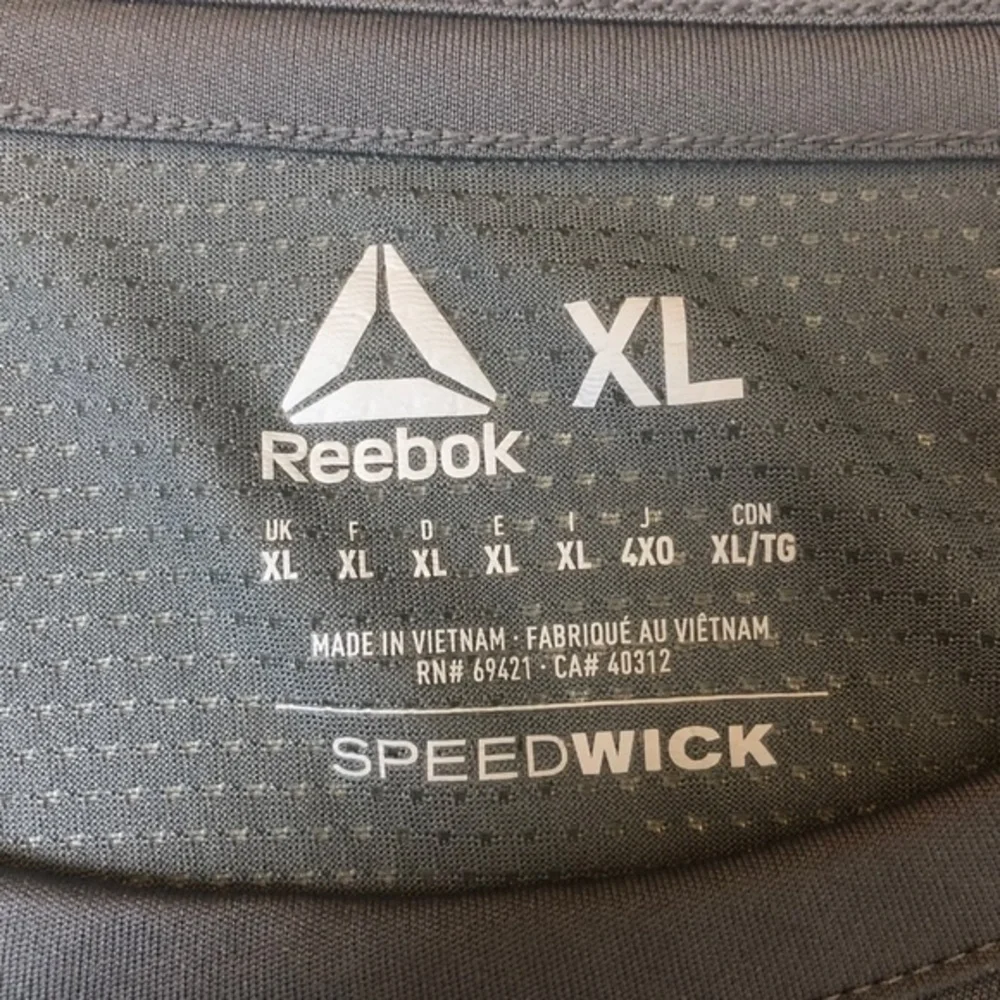 Reebok Gray Speedwick Tee T-shirt Top ((size XL))